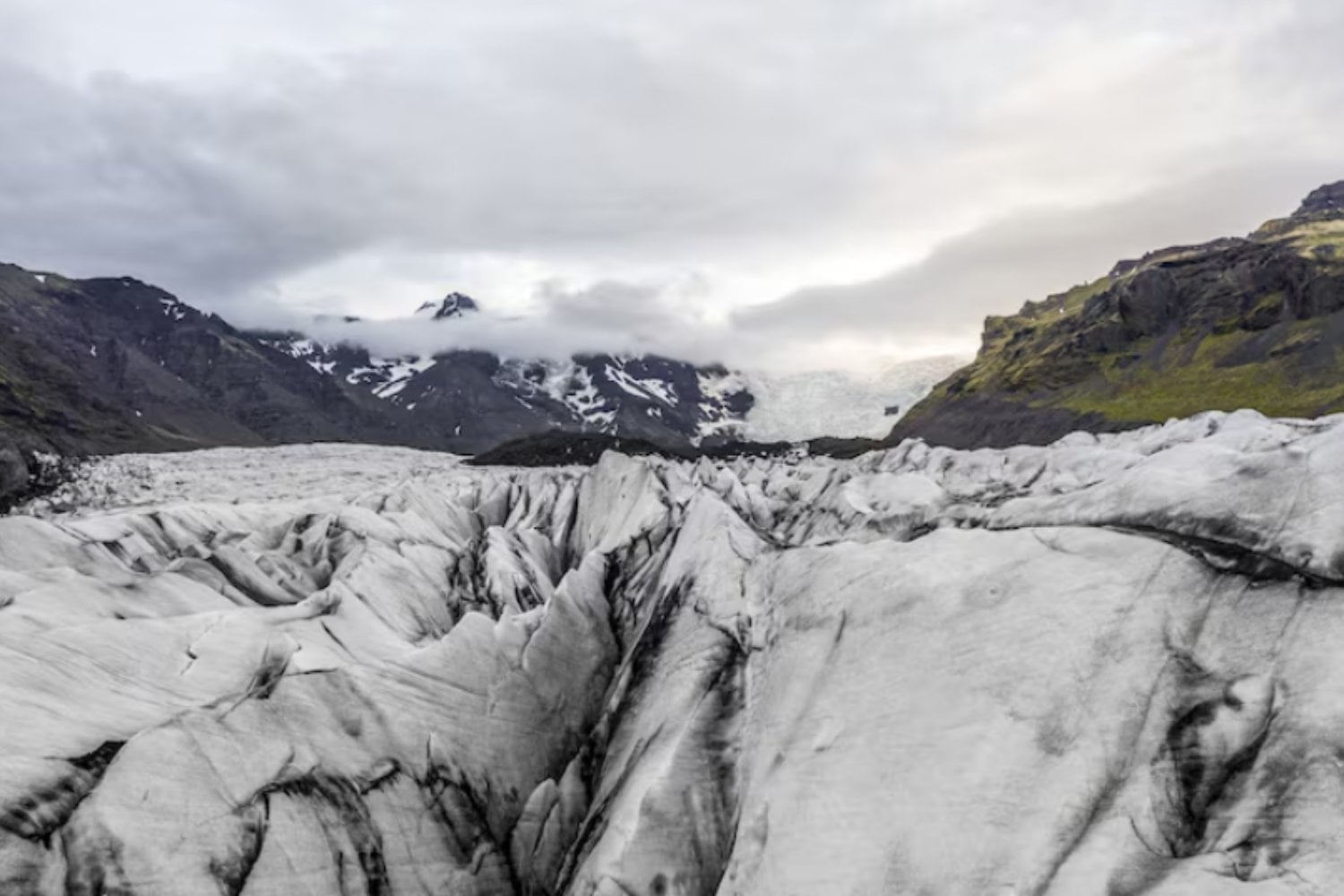 La erosión silenciosa: cómo la inteligencia artificial revela el desgaste de 180.000 glaciares