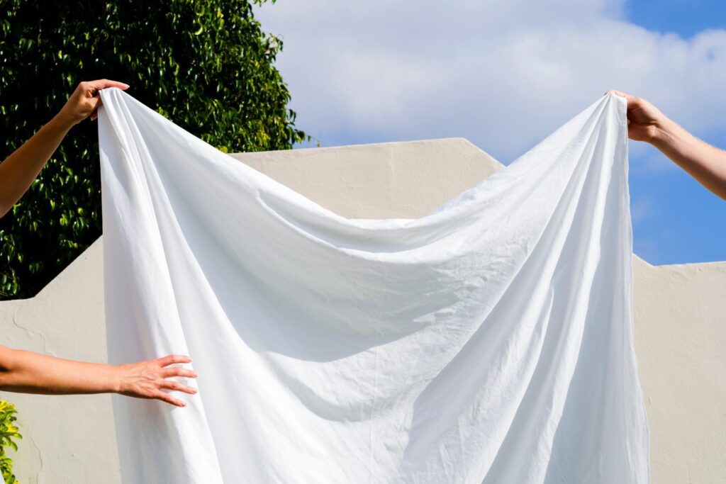 Lo que esconden tus sábanas: cuántas veces deberías lavarlas (y por qué no puedes ignorarlo más)