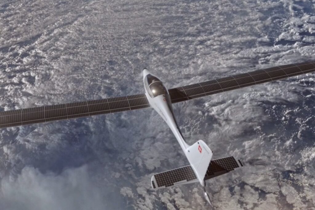 El avión solar que roza la estratosfera: récord histórico sobre los Alpes suizos