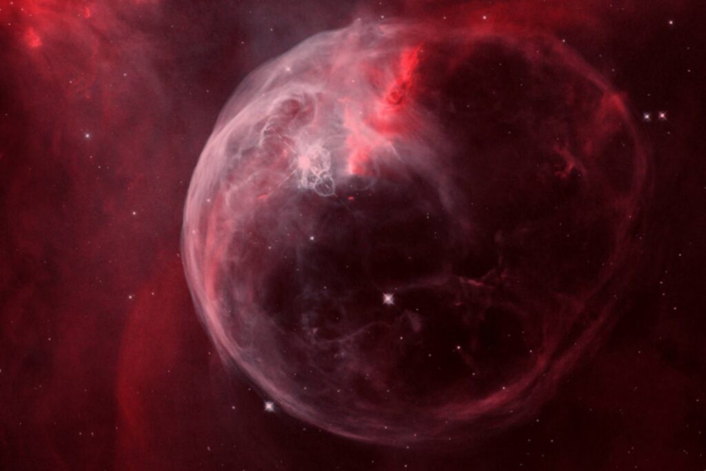 El misterio cósmico de la supergigante roja: una burbuja colosal desafía lo que sabíamos de las estrellas