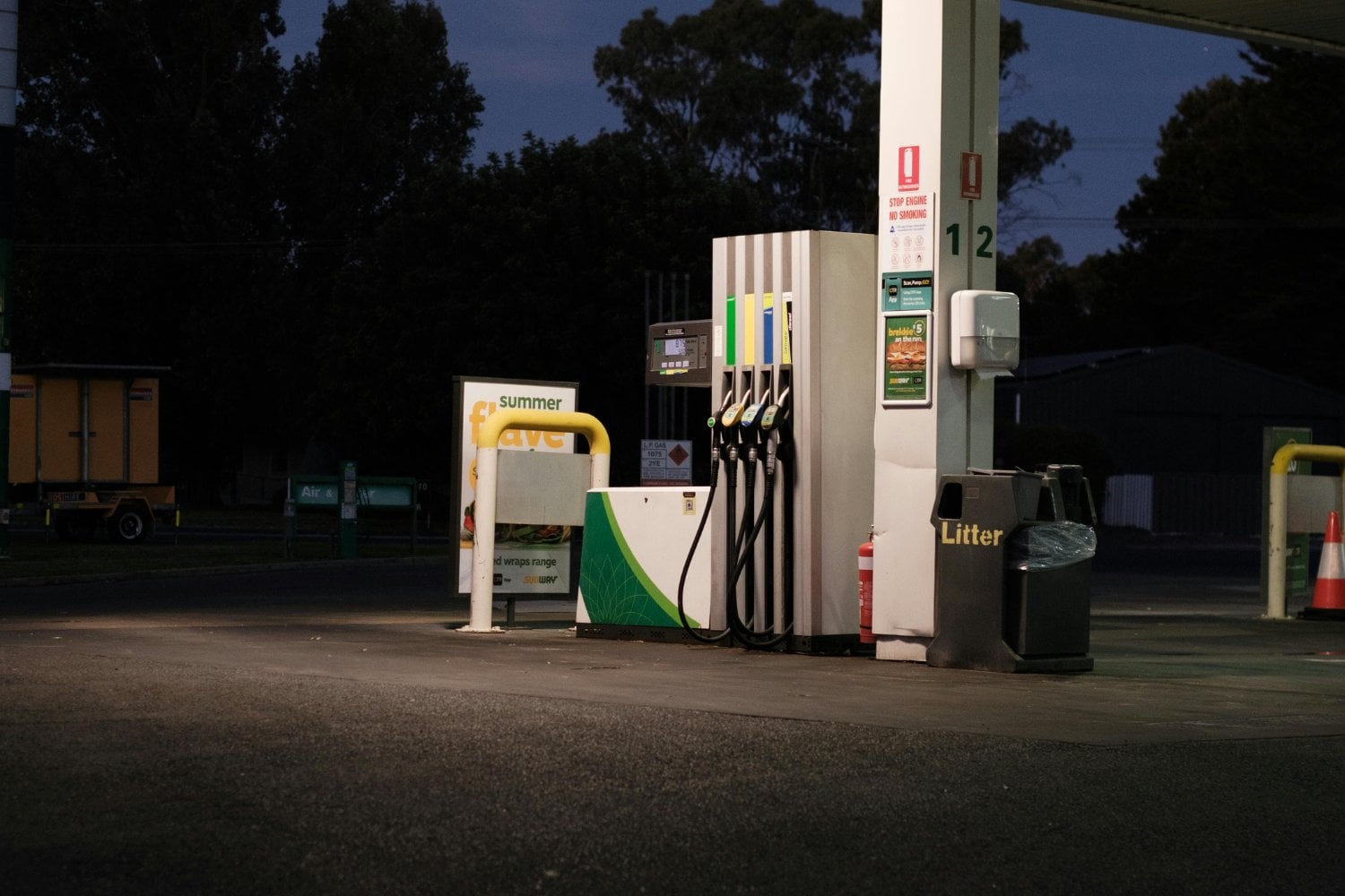 Gasolina cara pese al petróleo barato: por qué el surtidor no refleja la caída del crudo