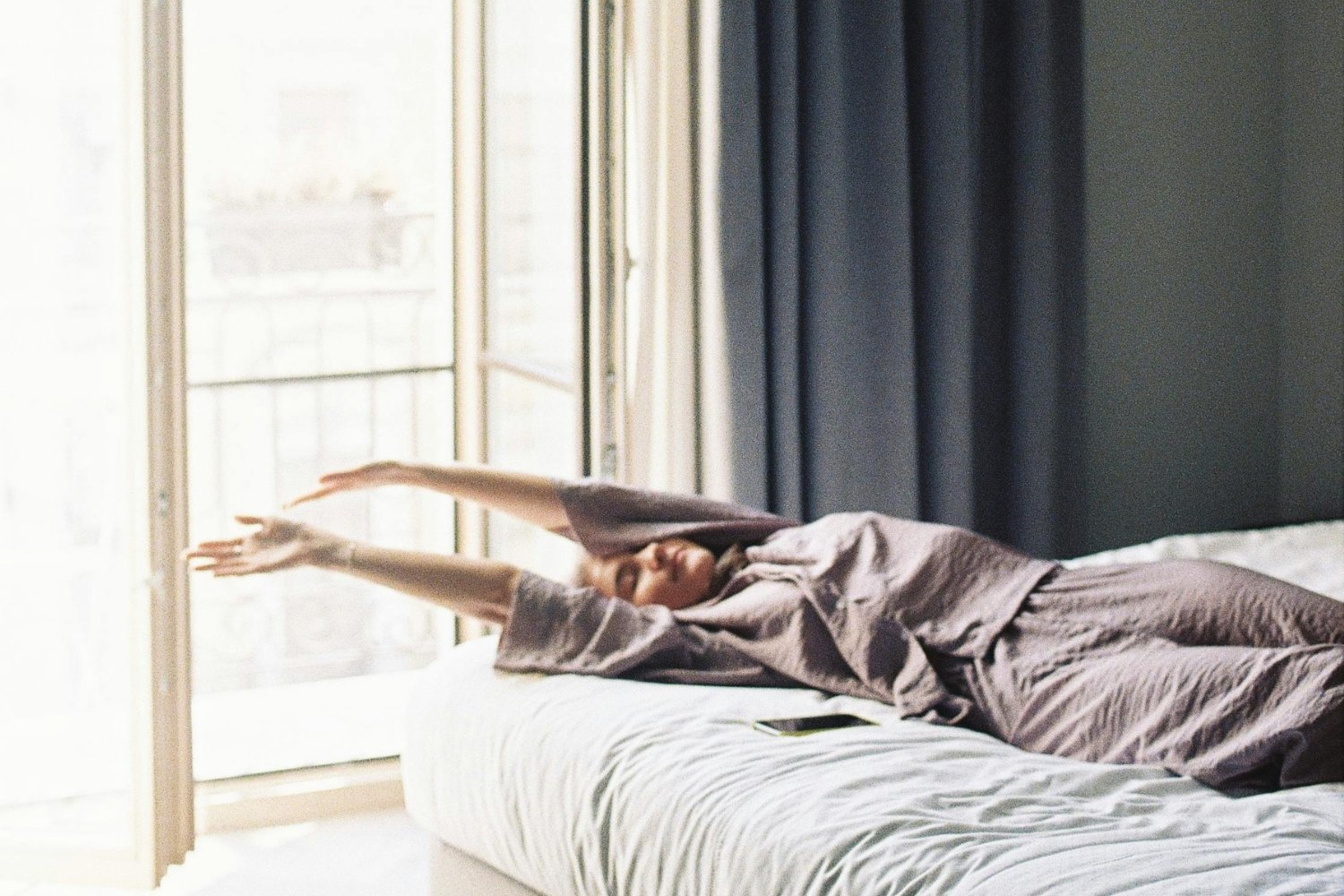 La generación Z cambia la noche por la tarde: cenas a las 18:00, ayuno intermitente y fiestas con café