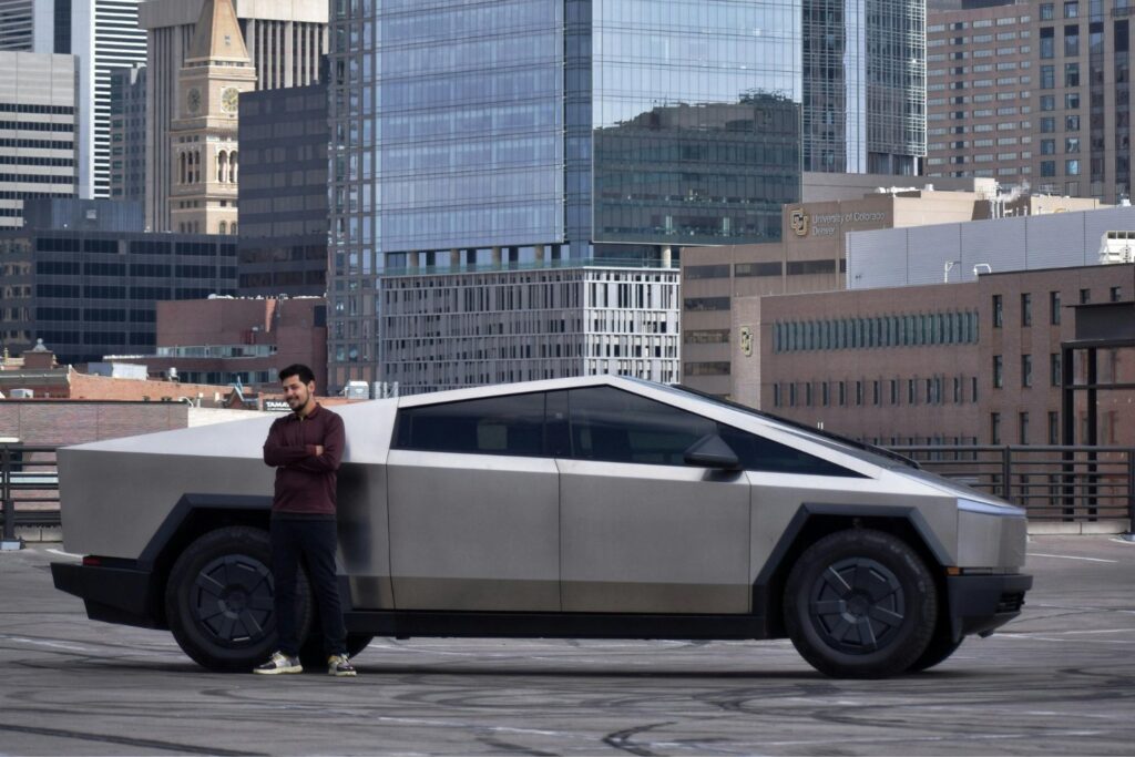 El inesperado fallo de un Tesla Cybertruck que dejó al dueño bloqueado tras las vacaciones