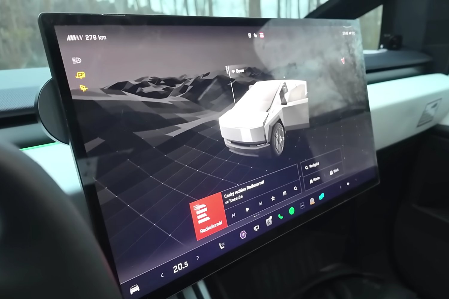 El inesperado fallo de un Tesla Cybertruck que dejó al dueño bloqueado tras las vacaciones