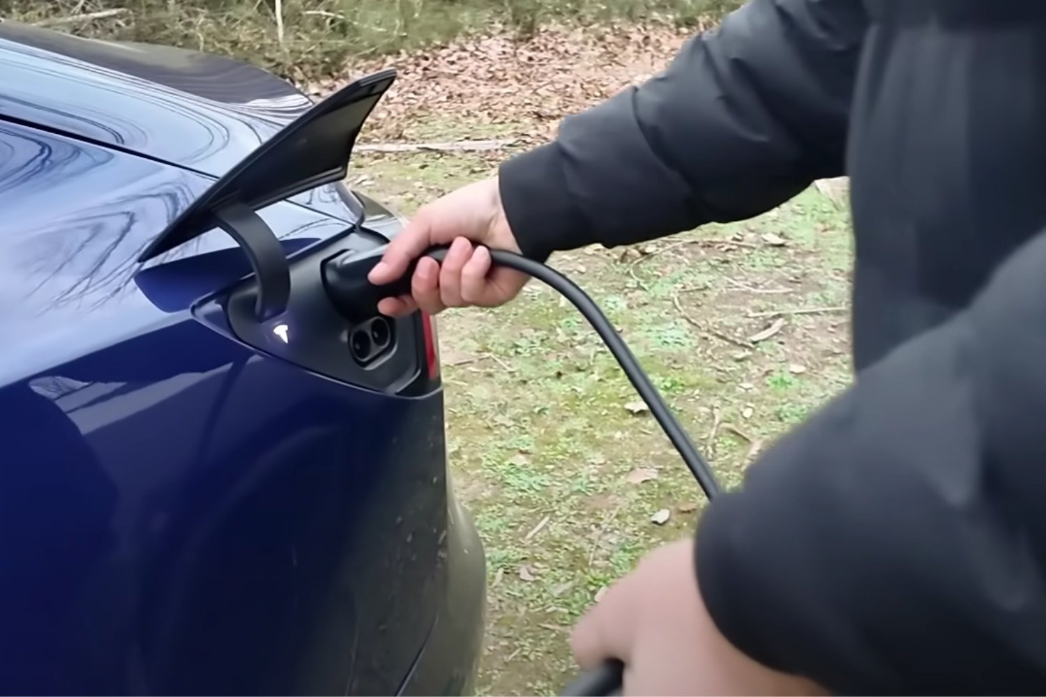 El inesperado fallo de un Tesla Cybertruck que dejó al dueño bloqueado tras las vacaciones