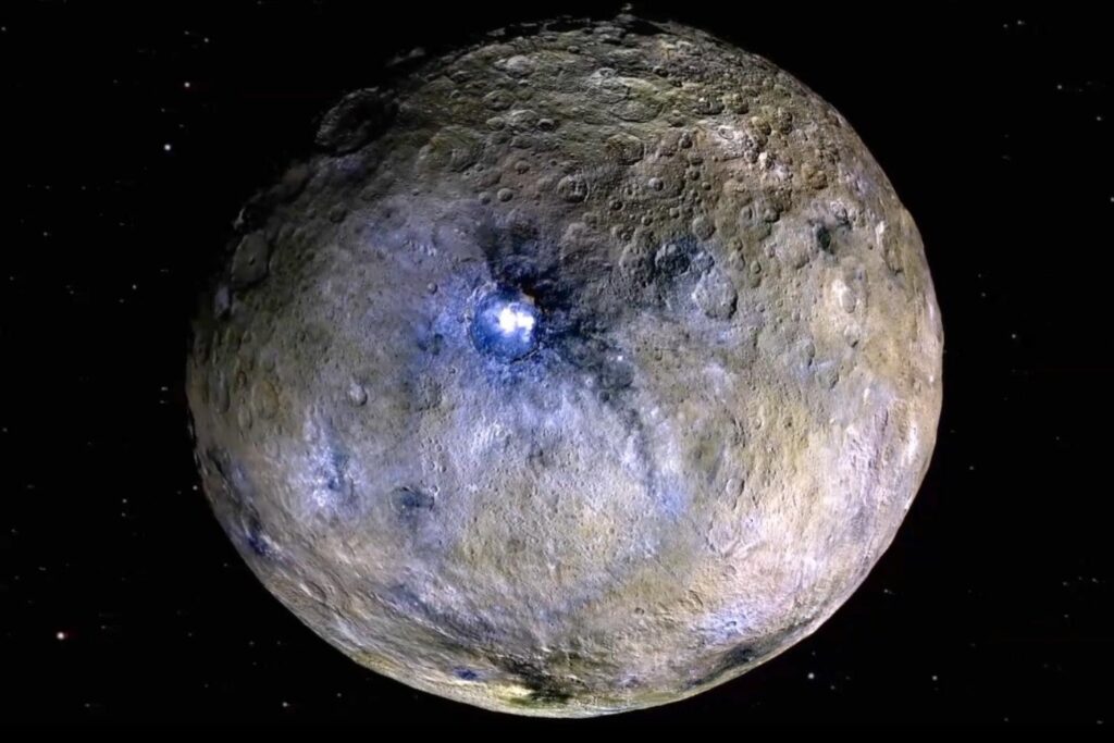 Ceres, el planeta enano que pudo esconder un océano habitado bajo su corteza helada