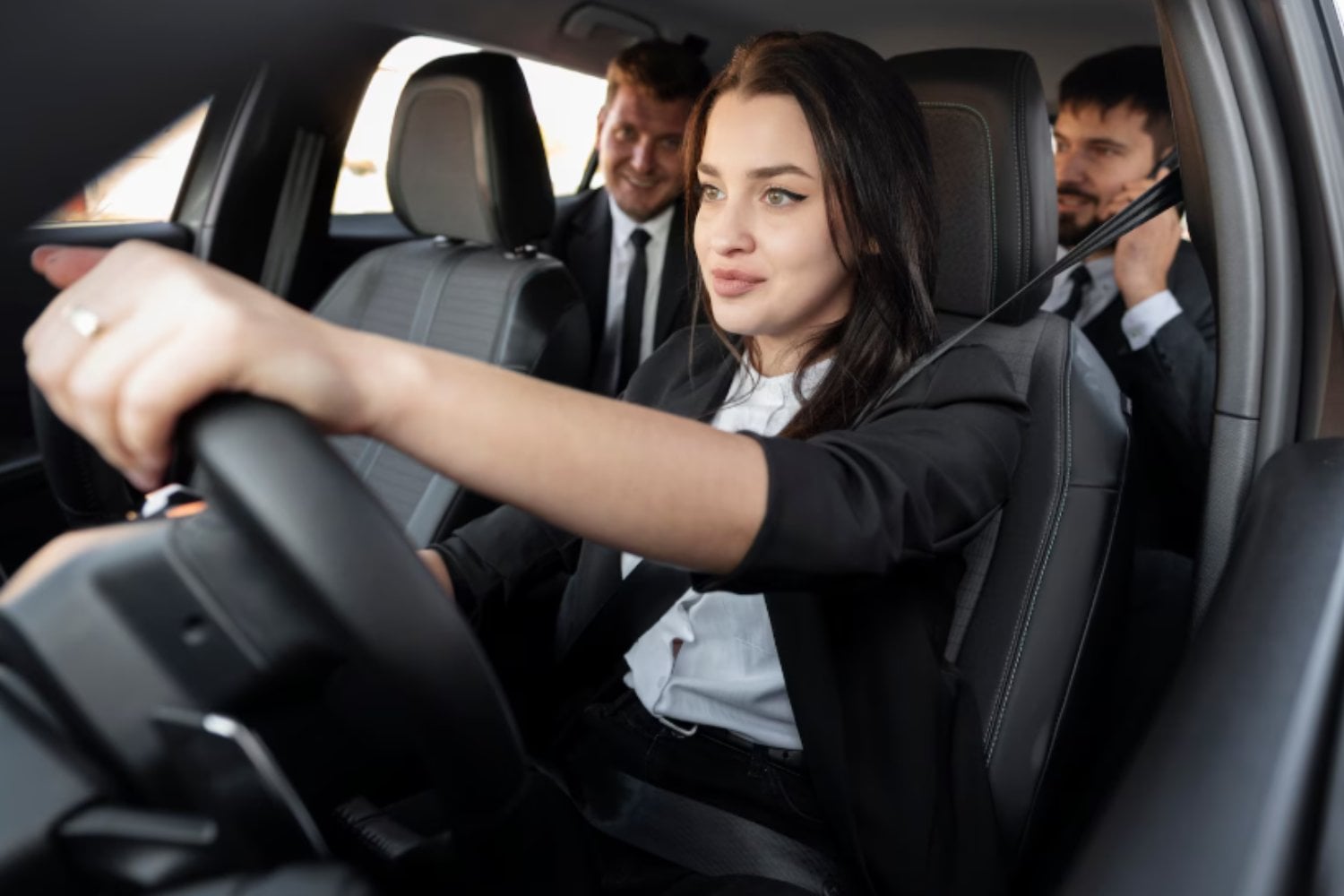 La idea china que revoluciona la movilidad: no alquilas un coche, solo un conductor para el tuyo