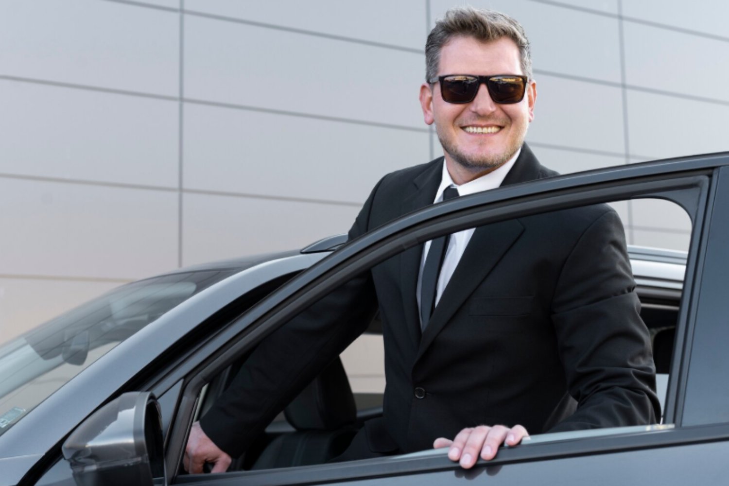 La idea china que revoluciona la movilidad: no alquilas un coche, solo un conductor para el tuyo