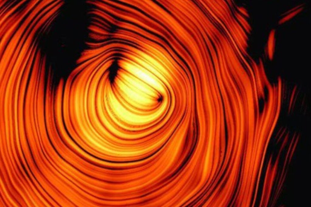 El misterioso “Ojo de Saurón” del cosmos que dispara partículas invisibles hacia la Tierra