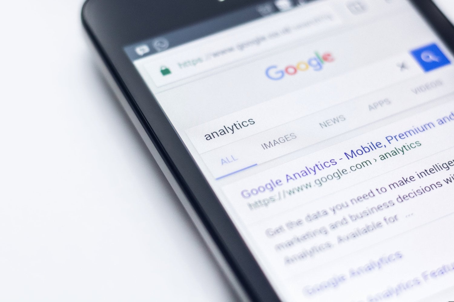 Google dice que te protege… pero lo hace vigilándote: así quiere saber tu edad sin preguntártela