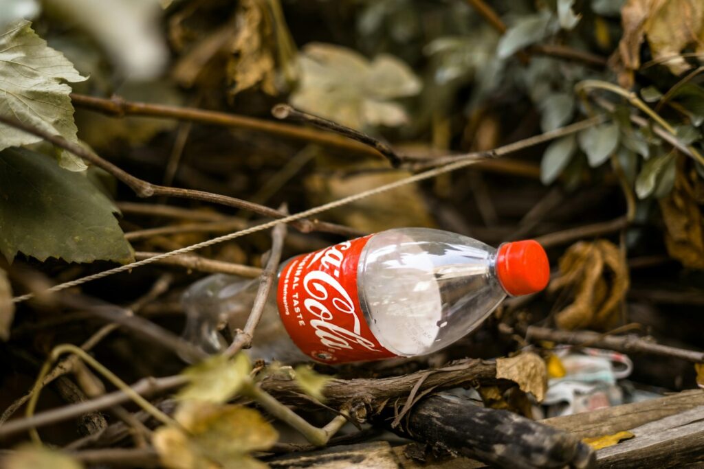 Coca-Cola y la sombra de los océanos: el plástico que amenaza con devorar la vida