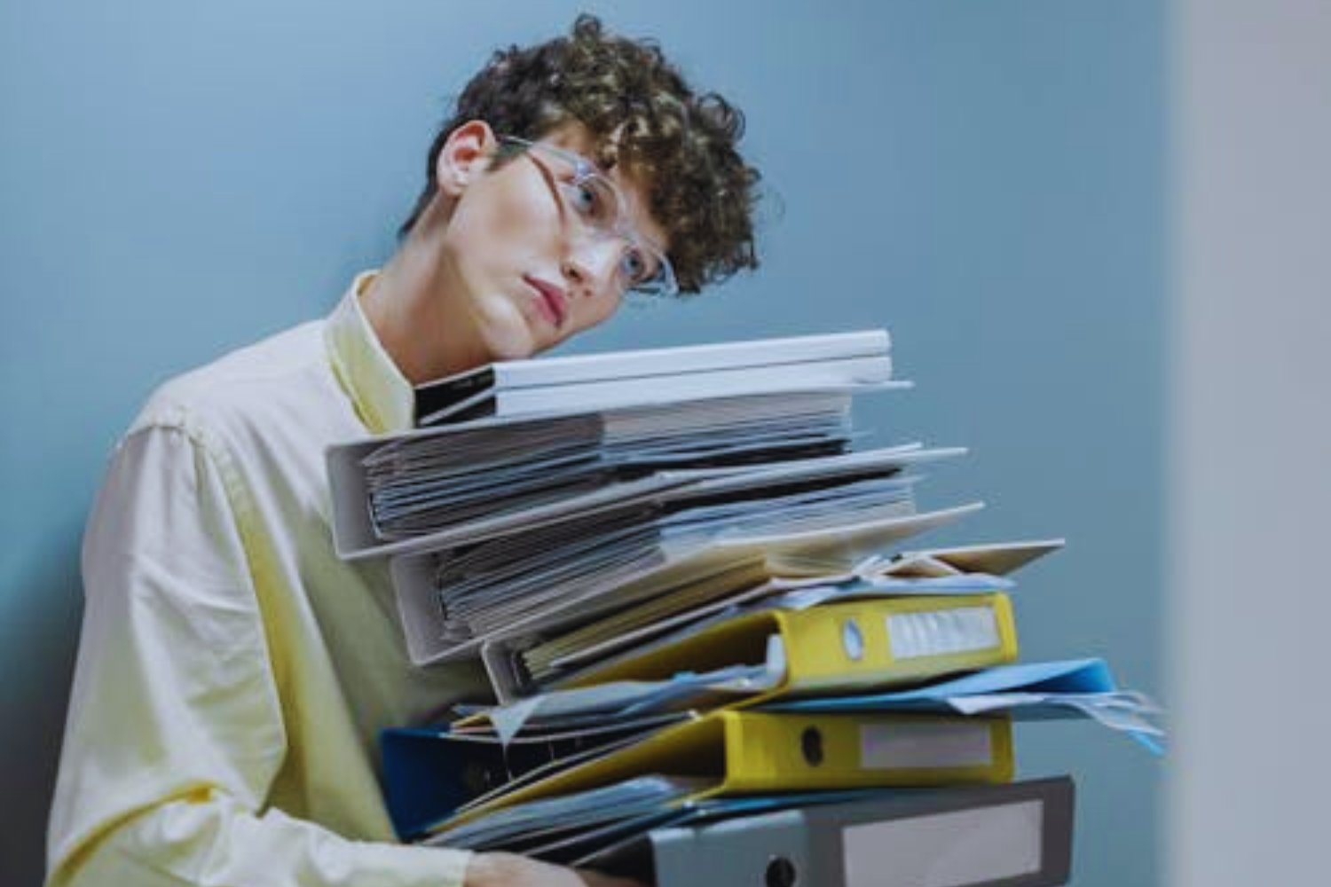 La Generación Z ha cambiado los despachos por los talleres, y está encontrando ahí lo que la universidad ya no garantiza