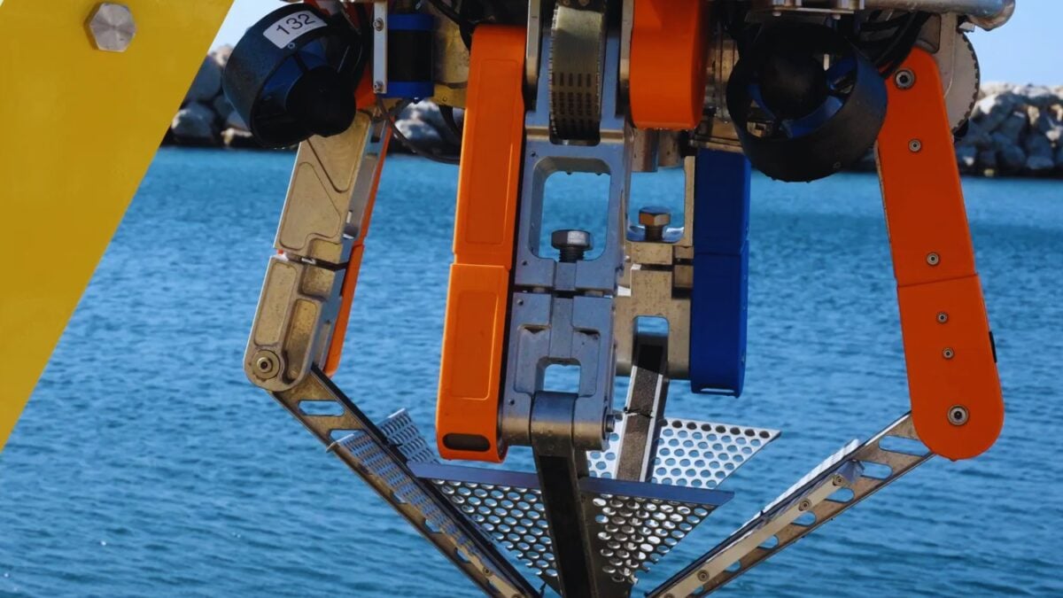Europa prueba un robot submarino con IA que puede hacer lo que los humanos no pueden. Recoge hasta 250 kilos de basura del fondo del mar sin dañar el ecosistema y marca un antes y un después en la limpieza oceánica