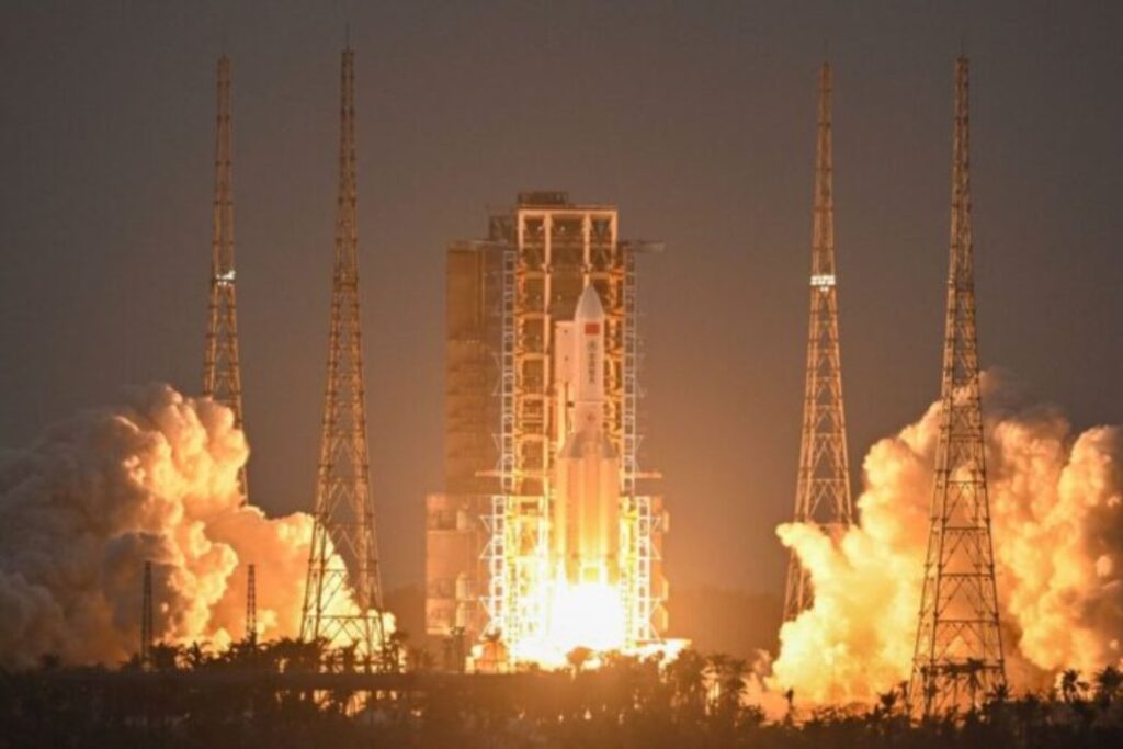 Un reactor bajo el cielo eterno de la Luna: China planea su base para 2035 y sueña con llegar antes que EE. UU.