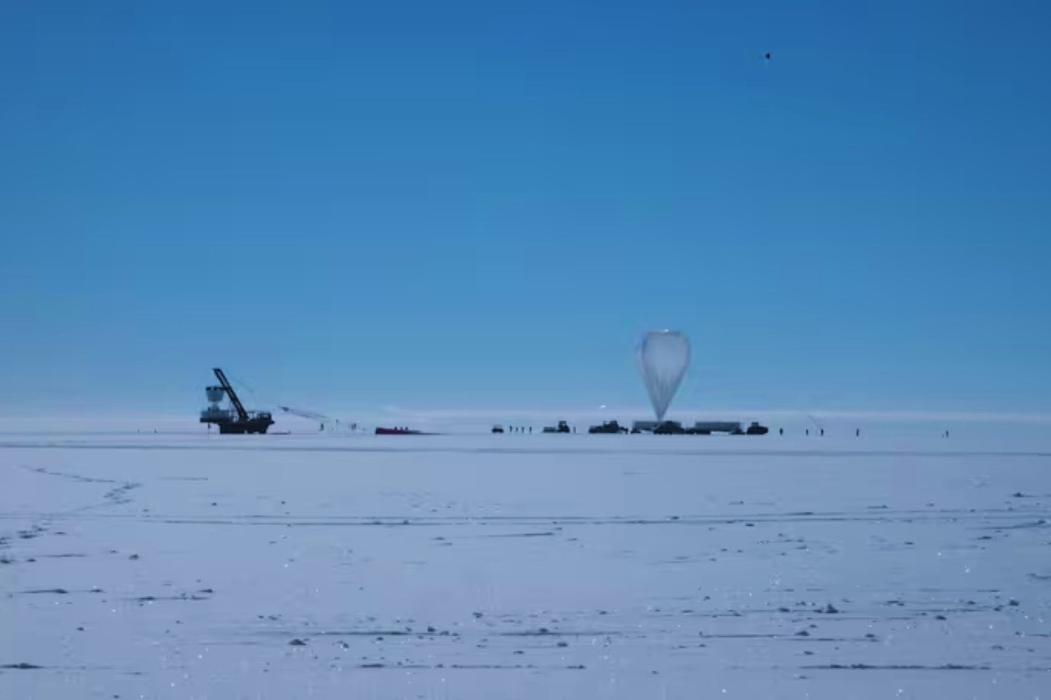 Misteriosas señales de radio bajo el hielo antártico: el hallazgo que desconcierta a la física de partículas