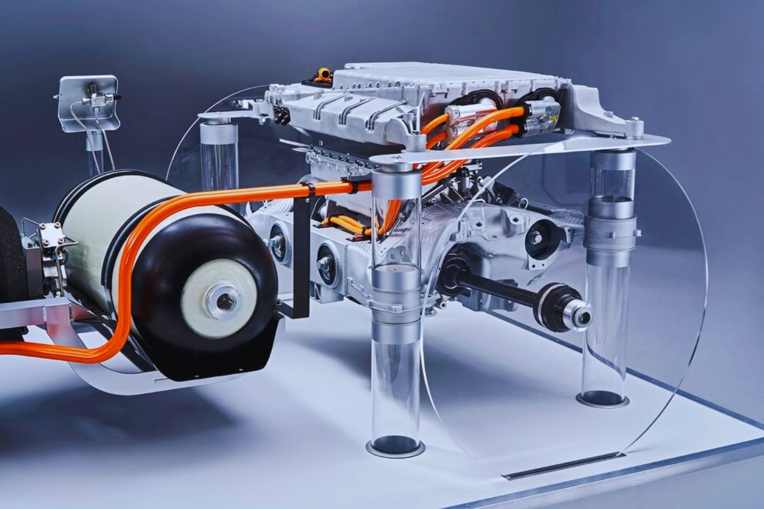 Más de 500 km de autonomía y tres minutos de recarga: el plan de BMW para su primer auto de hidrógeno