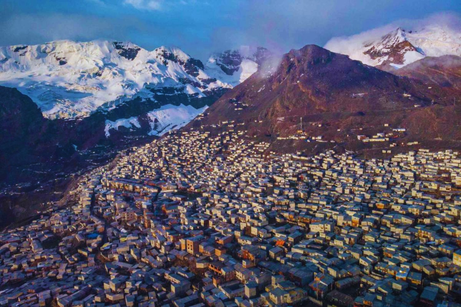 Donde el oro brilla pero la vida se apaga. La ciudad más alta del mundo está en Perú
