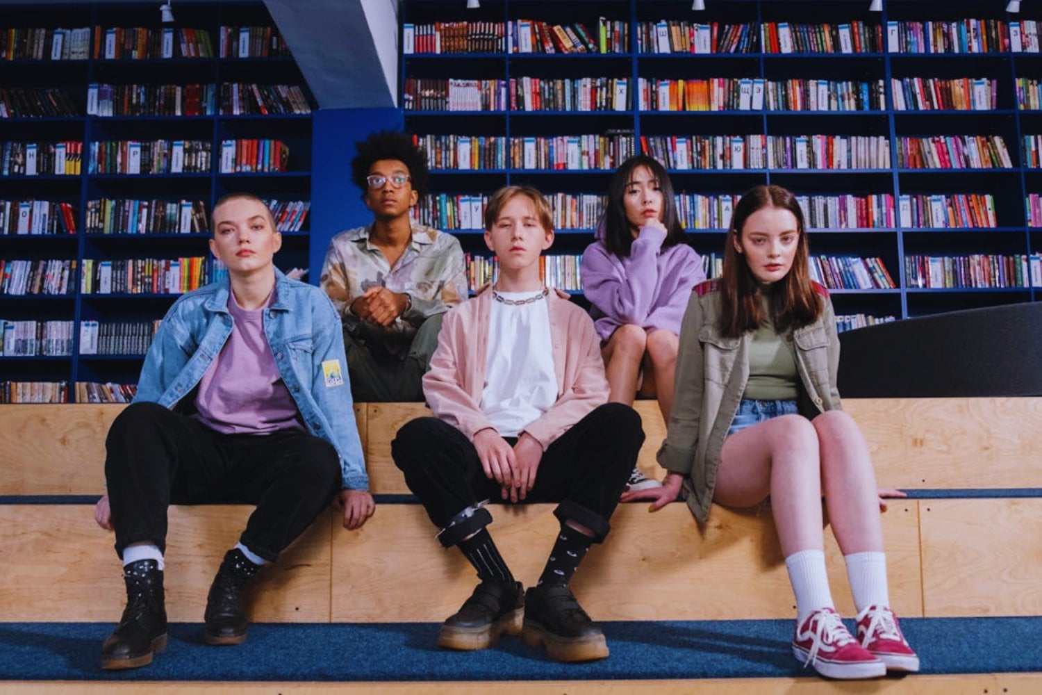 Critican a la Gen Z por no saber de dinero: la realidad es que en EE. UU. muchos ya eligen entre comer o pagar el alquiler