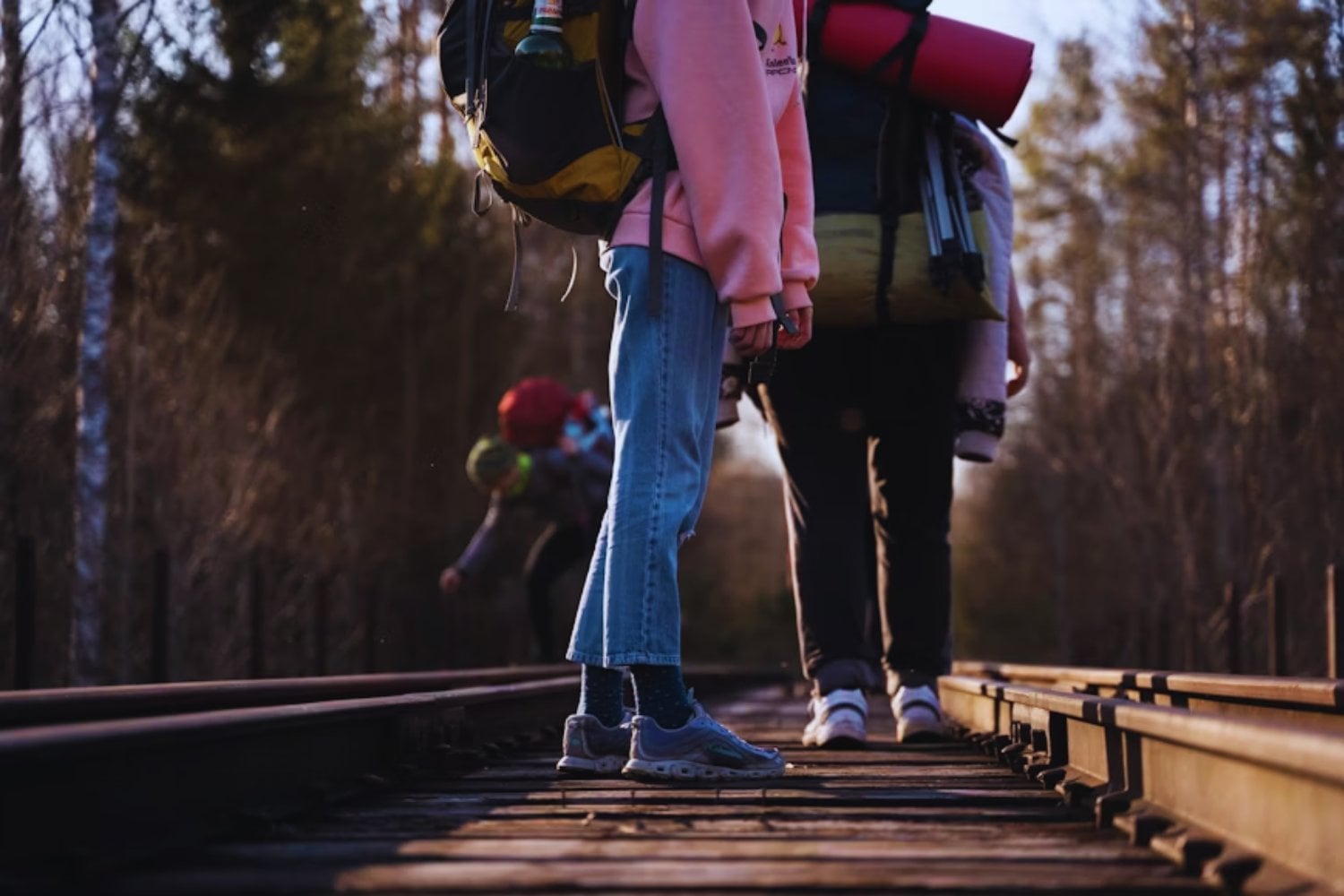 Critican a la Gen Z por no saber de dinero: la realidad es que en EE. UU. muchos ya eligen entre comer o pagar el alquiler