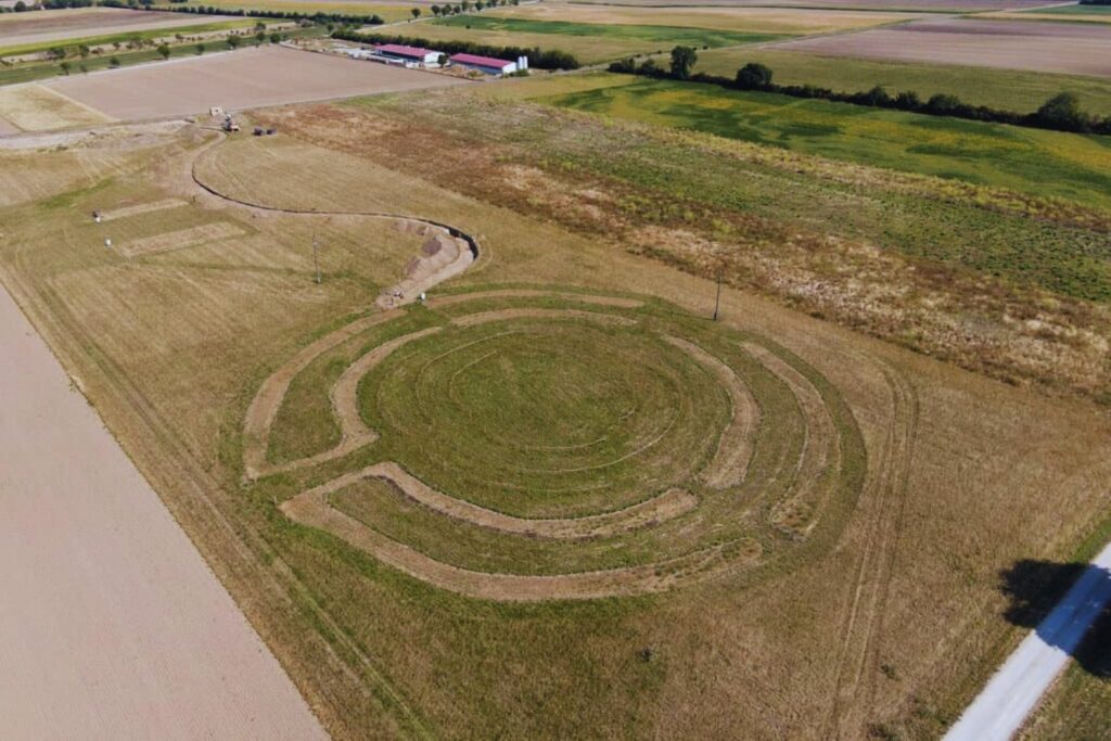 Unos círculos ocultos salieron a la luz en Austria. Monumentos que desafían la cronología de las grandes pirámides