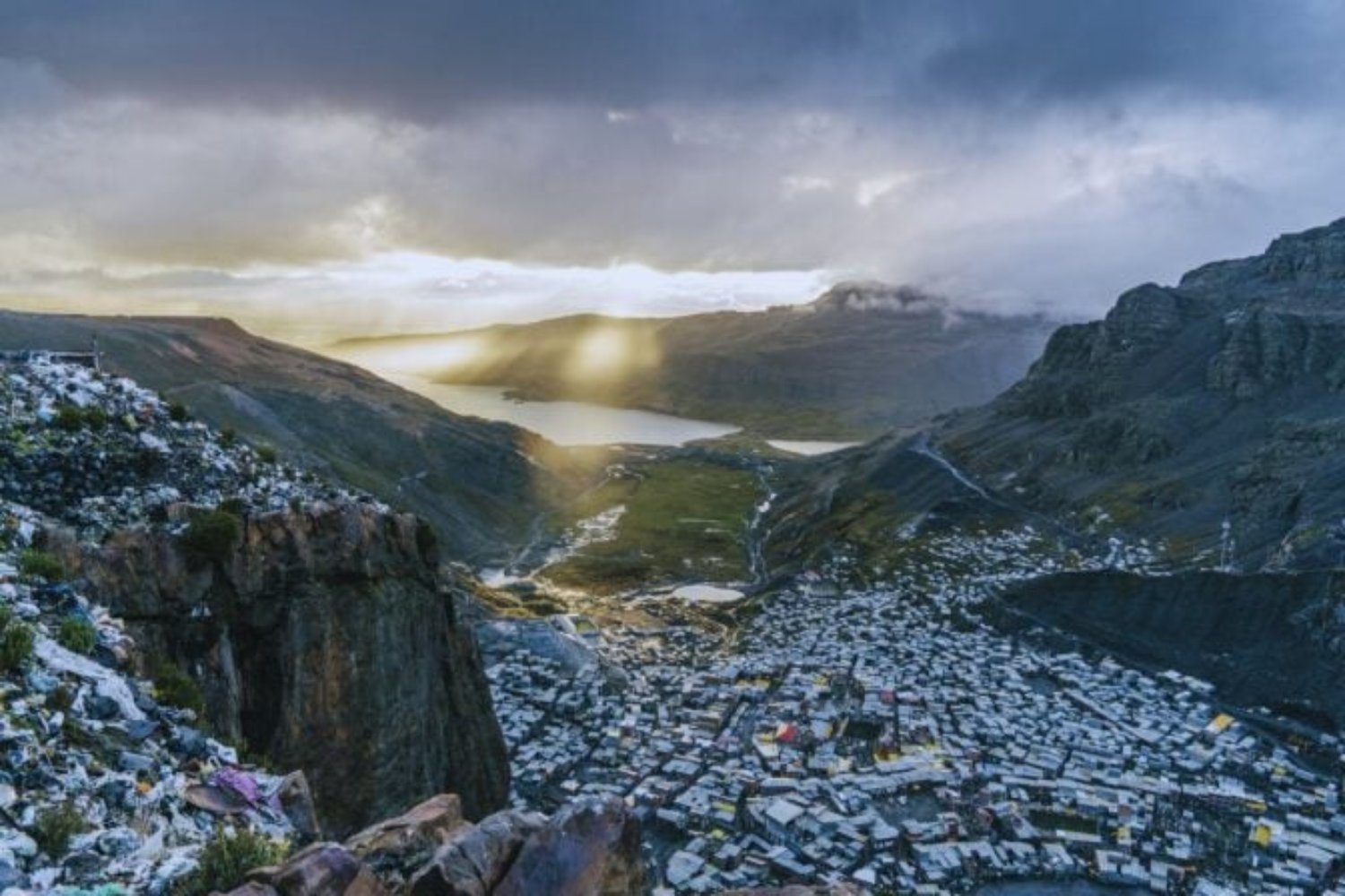 Donde vivir es como estar siempre en la cima de una montaña. El pueblo andino que sobrevive con la mitad del oxígeno y la promesa del oro