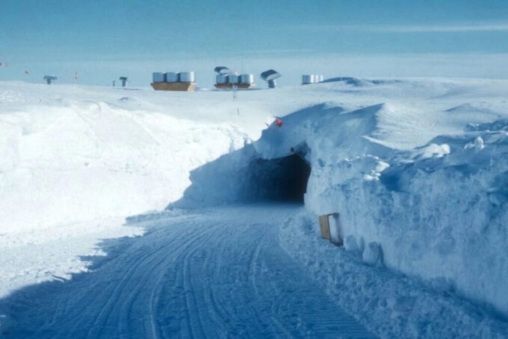 La ciudad enterrada bajo el hielo que la NASA volvió a despertar. Un recuerdo nuclear de la Guerra Fría emerge en Groenlandia