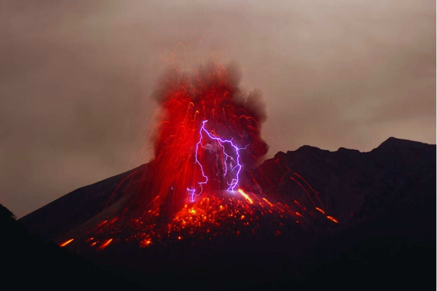 Cuando el mundo casi se apagó: la erupción del Toba hace 74.000 años que cubrió el planeta de cenizas y puso al Homo sapiens contra las cuerdas