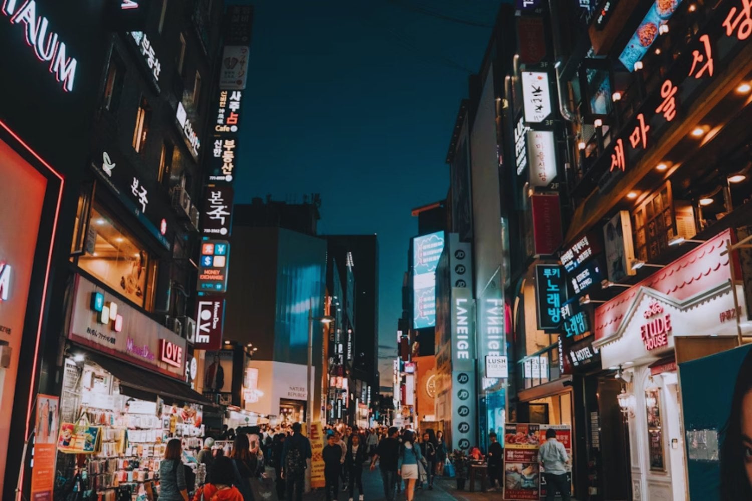 Corea del Sur trabaja más que Japón y la OCDE. El experimento de la semana de cuatro días está demostrando que no hacía falta