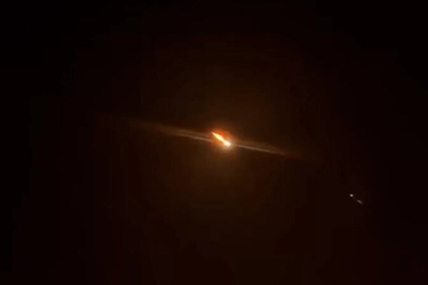 No fue un misil ni un rayo: lo que explotó sobre Normandía en 2023 fue un asteroide que viajaba desde hacía 30 millones de años y que estalló de forma inesperada
