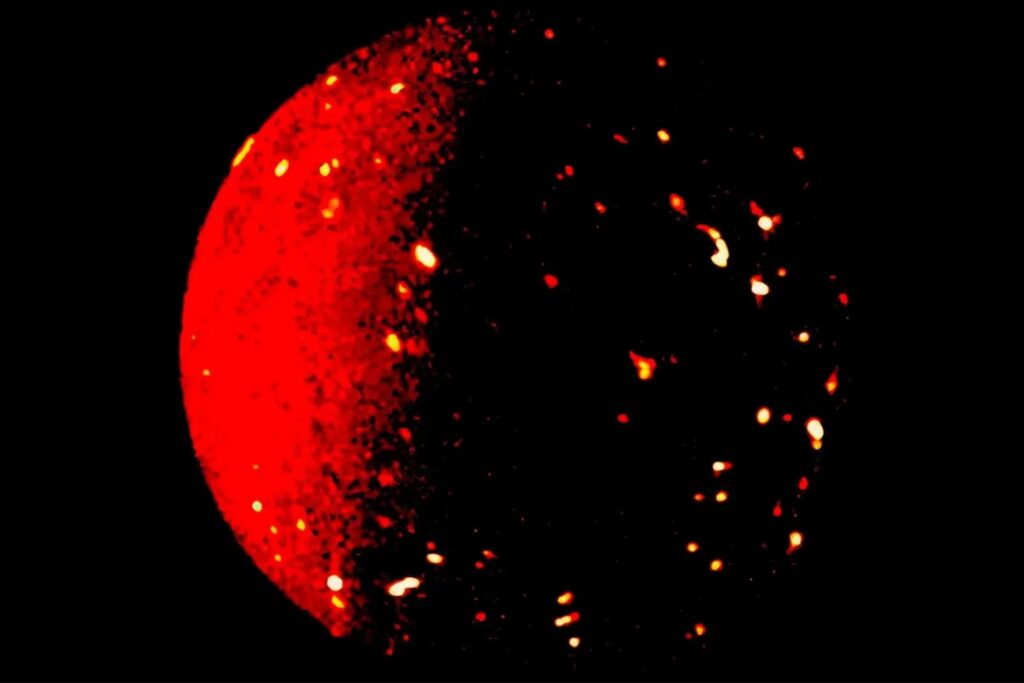 Ío, el infierno de Júpiter: investigadores de la UNAM confirman siete volcanes activos gracias a inteligencia artificial y al telescopio James Webb