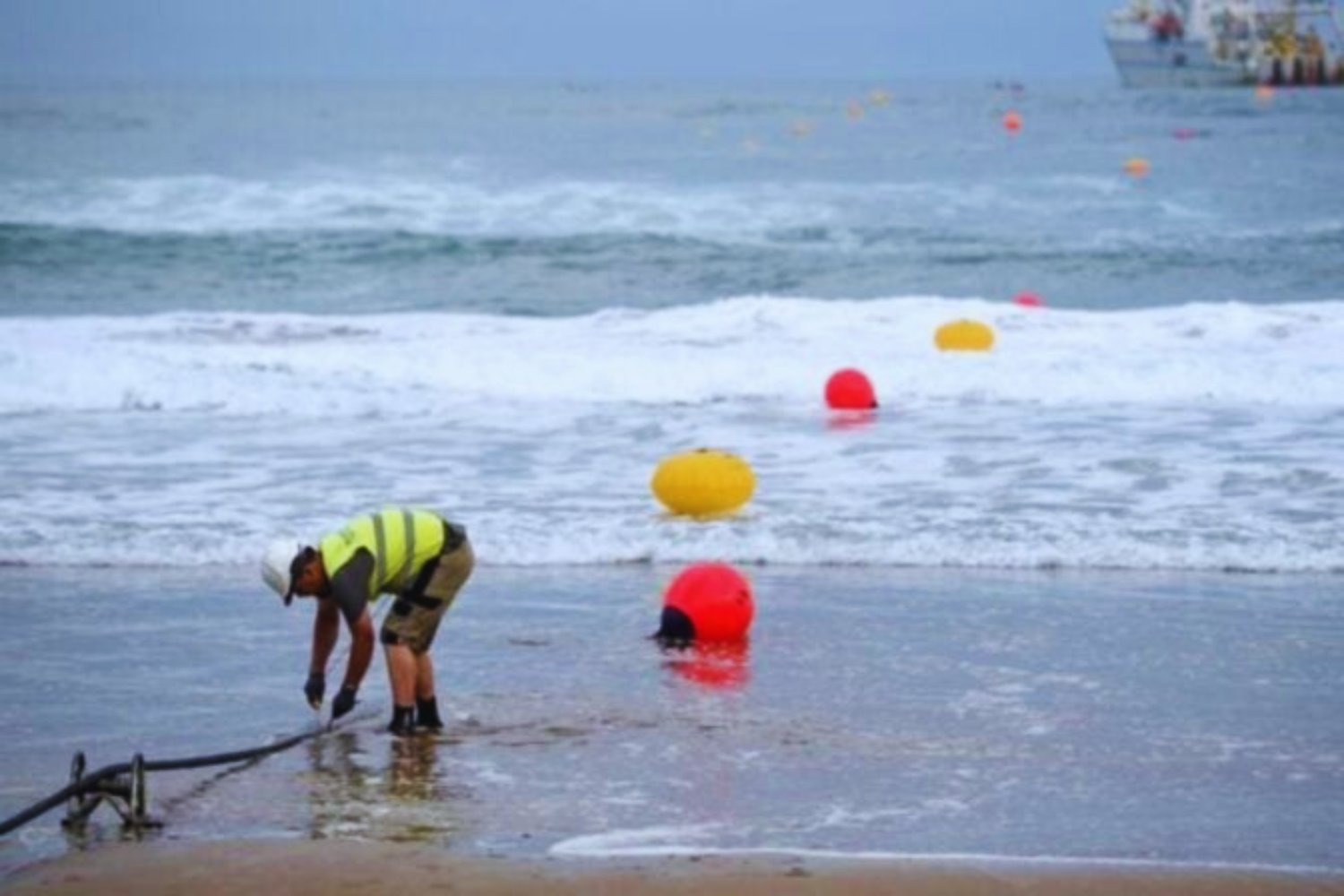 Los cables submarinos ya no son de las telecos. Ahora los controlan Google, Meta, Microsoft y Amazon y eso cambia Internet para siempre