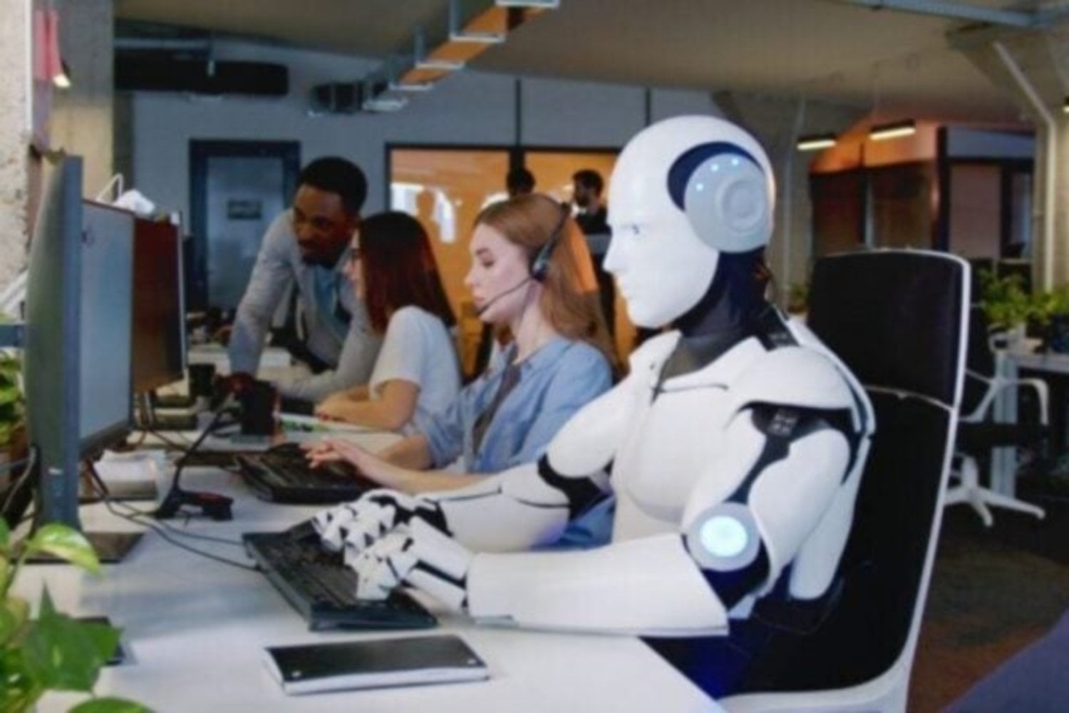 De la semana de cinco días a la de tres: los CEOs ya imaginan un futuro que la IA promete y el empleo teme.