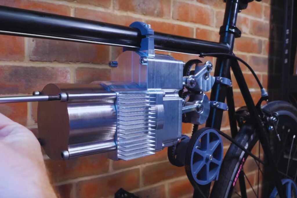 La bicicleta que no necesita gasolina ni baterías. Solo un motor de hace 200 años