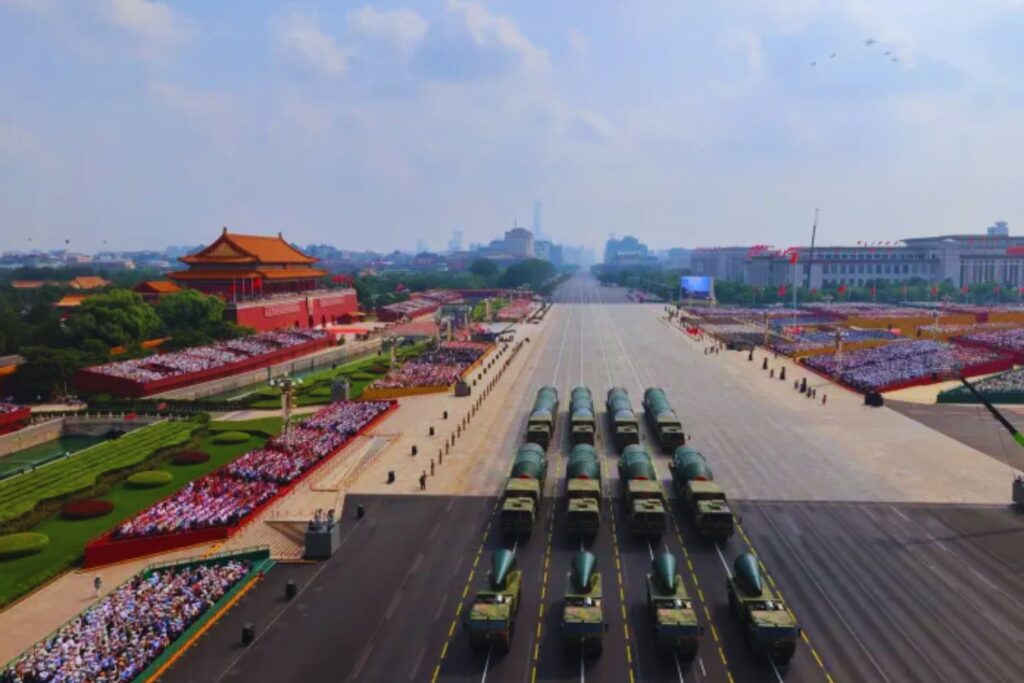 China mostró misiles y robots en su gran desfile militar. Pero lo más inquietante ha sido el software que lo sostiene