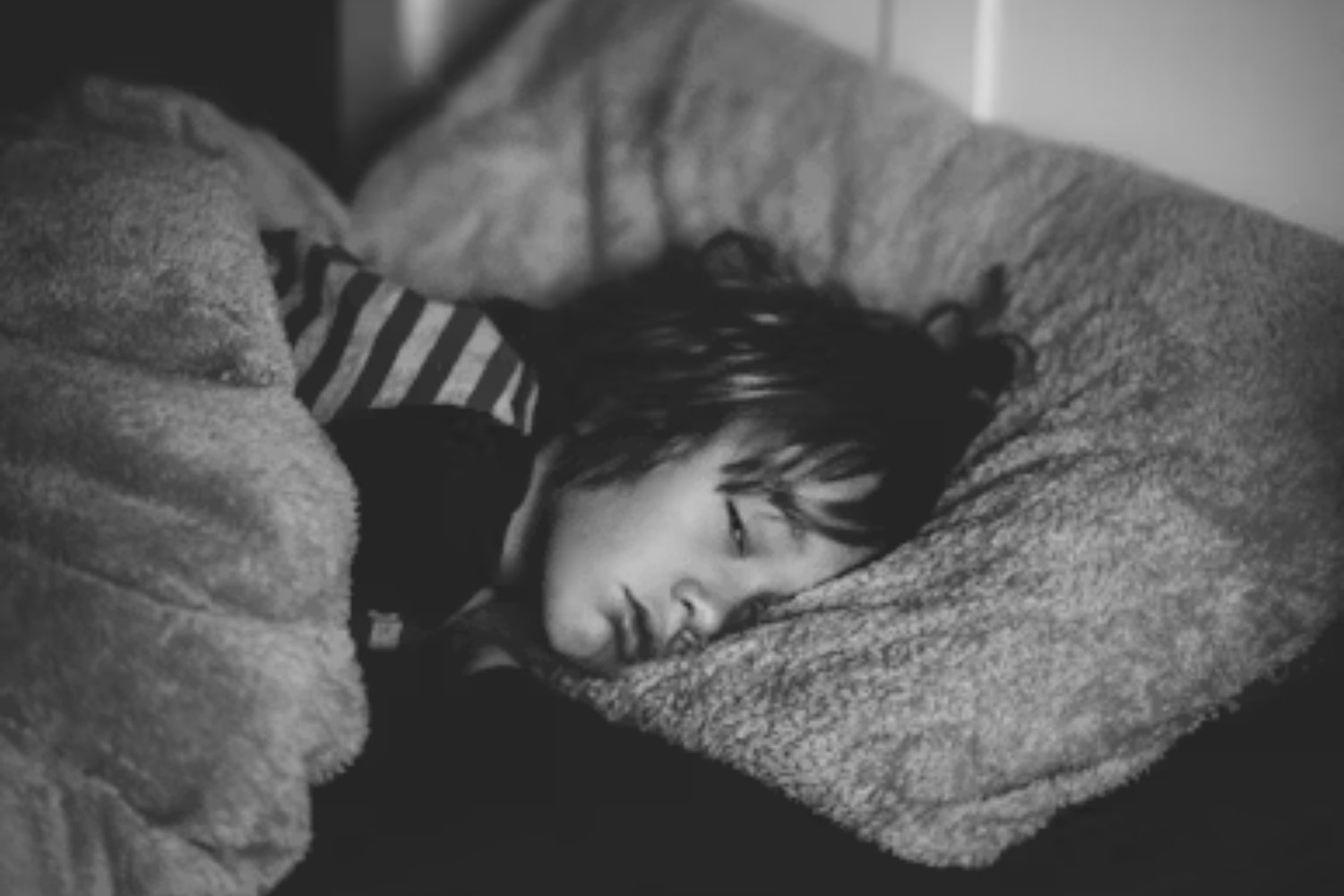 La paradoja del sueño: Harvard revela por qué dormir demasiado puede ser tan malo como no dormir suficiente