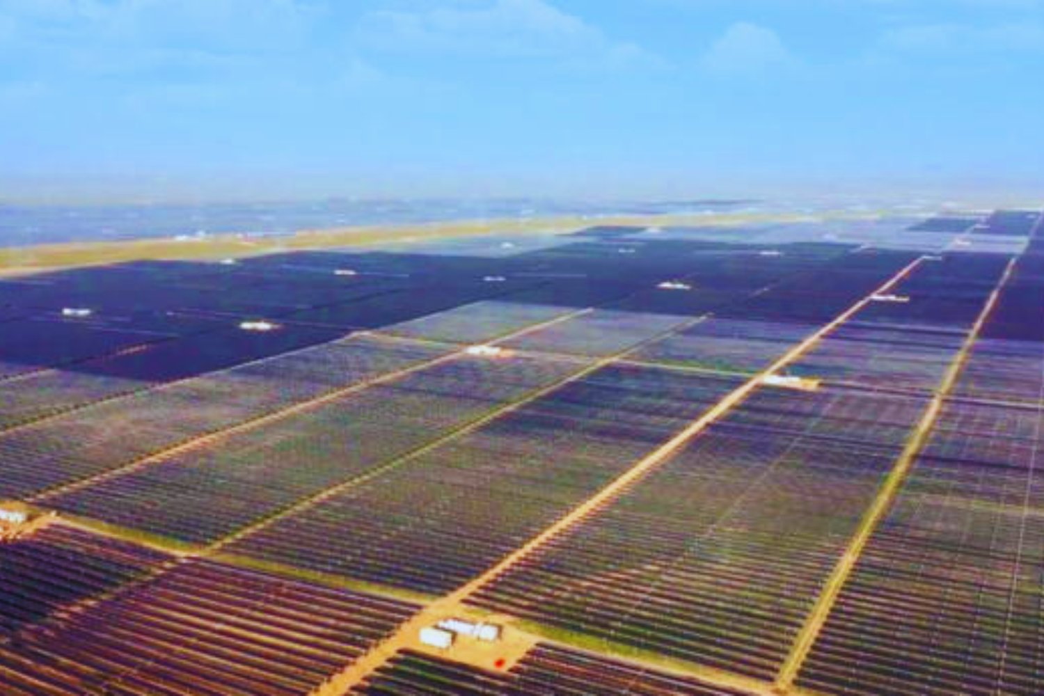 China no solo construyó la mayor planta solar del mundo: también convirtió un desierto en un laboratorio verde