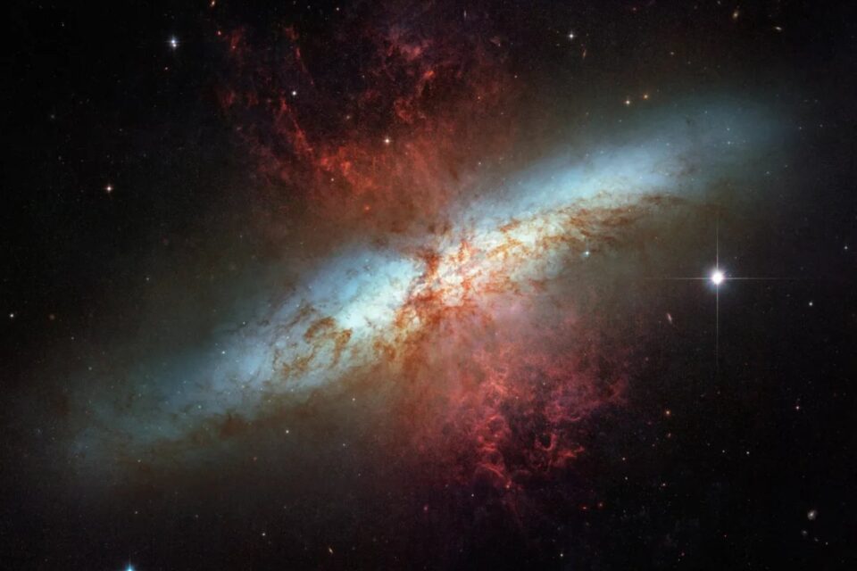 El telescopio Hubble acaba de mostrar el núcleo más violento y ...