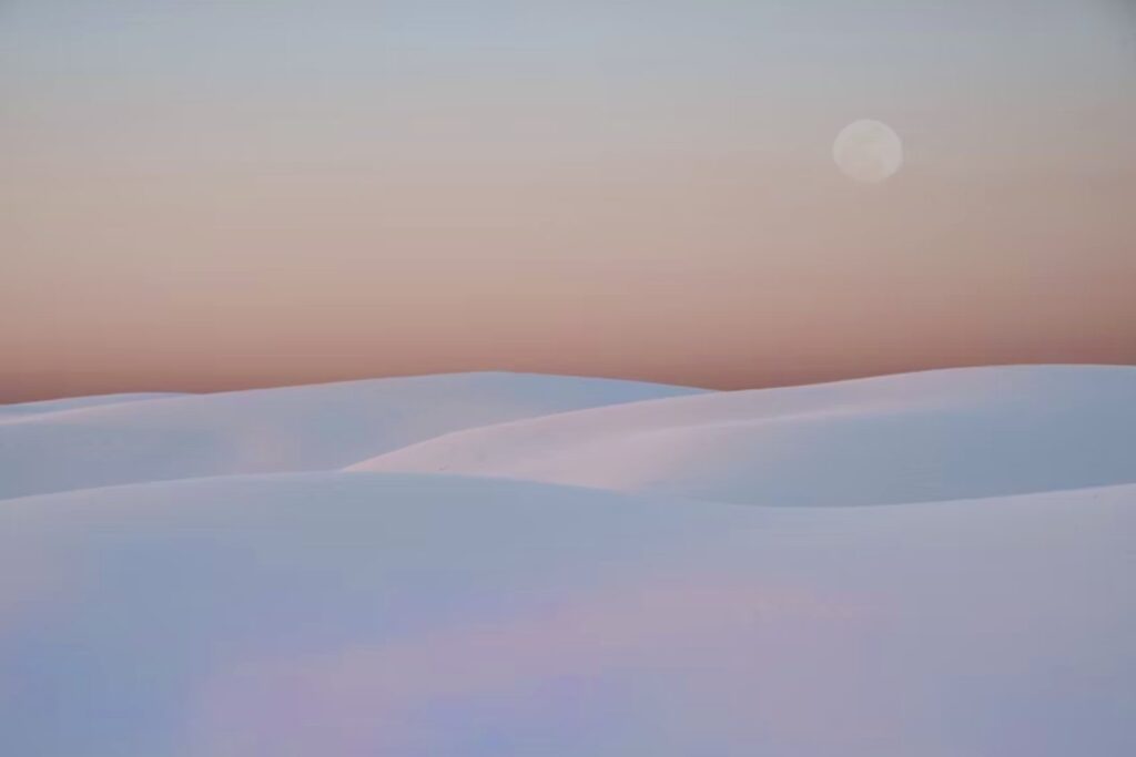 El desierto que parece de otro planeta: un paisaje blanco, silencioso y lleno de enigmas aún sin resolver