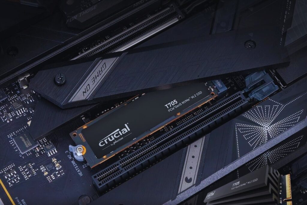 Crucial T705 SSD 1TB PCIe Gen5 NVMe M.2 SSD Interno Gaming, hasta 13.600MB/s, Microsoft DirectStorage, Compatibilidad PCIe 4.0, Disco Duro SSD - CT1000T705SSD3