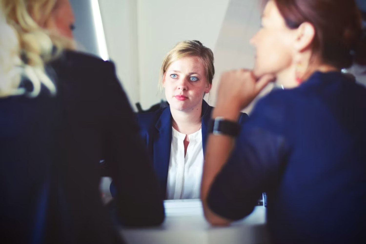 La inteligencia artificial irrumpe en las entrevistas de trabajo: entre la trampa, la vigilancia extrema y el nuevo modelo de evaluación