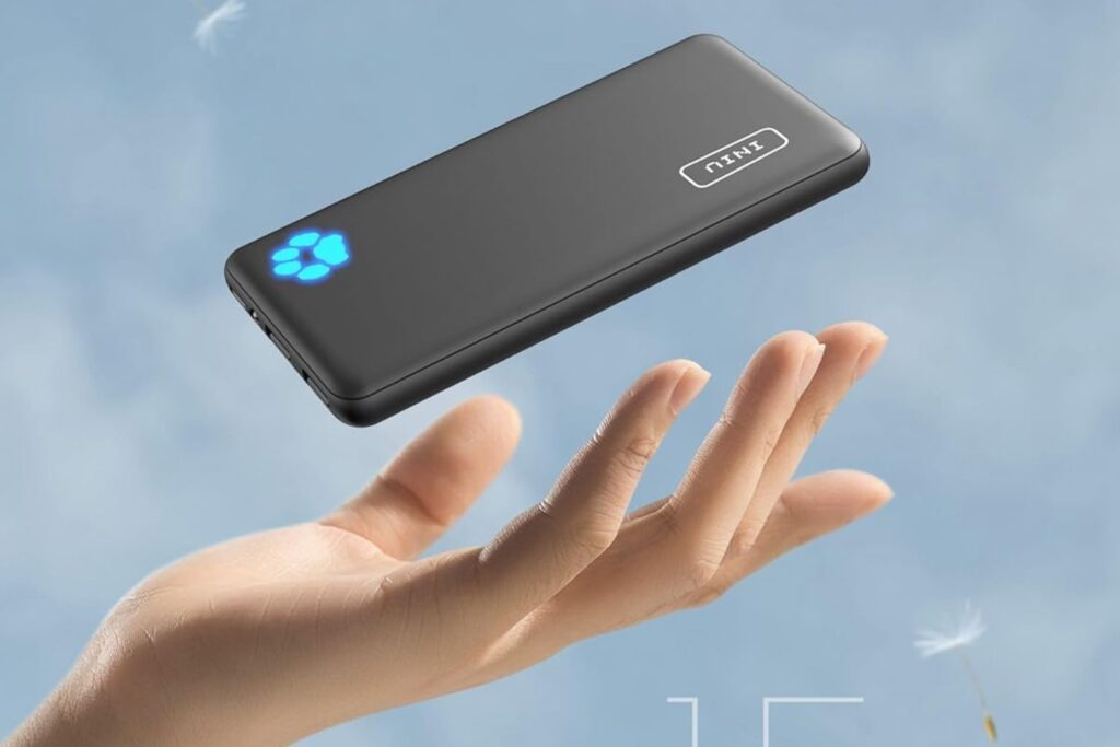 INIU Power Bank, Slimmest USB C Triple 3A de Alta Velocidad 10000mAh Bateria Externa, Bateria Portatil con Linterna para iPhone 15 14 13 12 11 X Pro MAX Samsung S22 S21 S20 iPad Tablet Airpods etc
