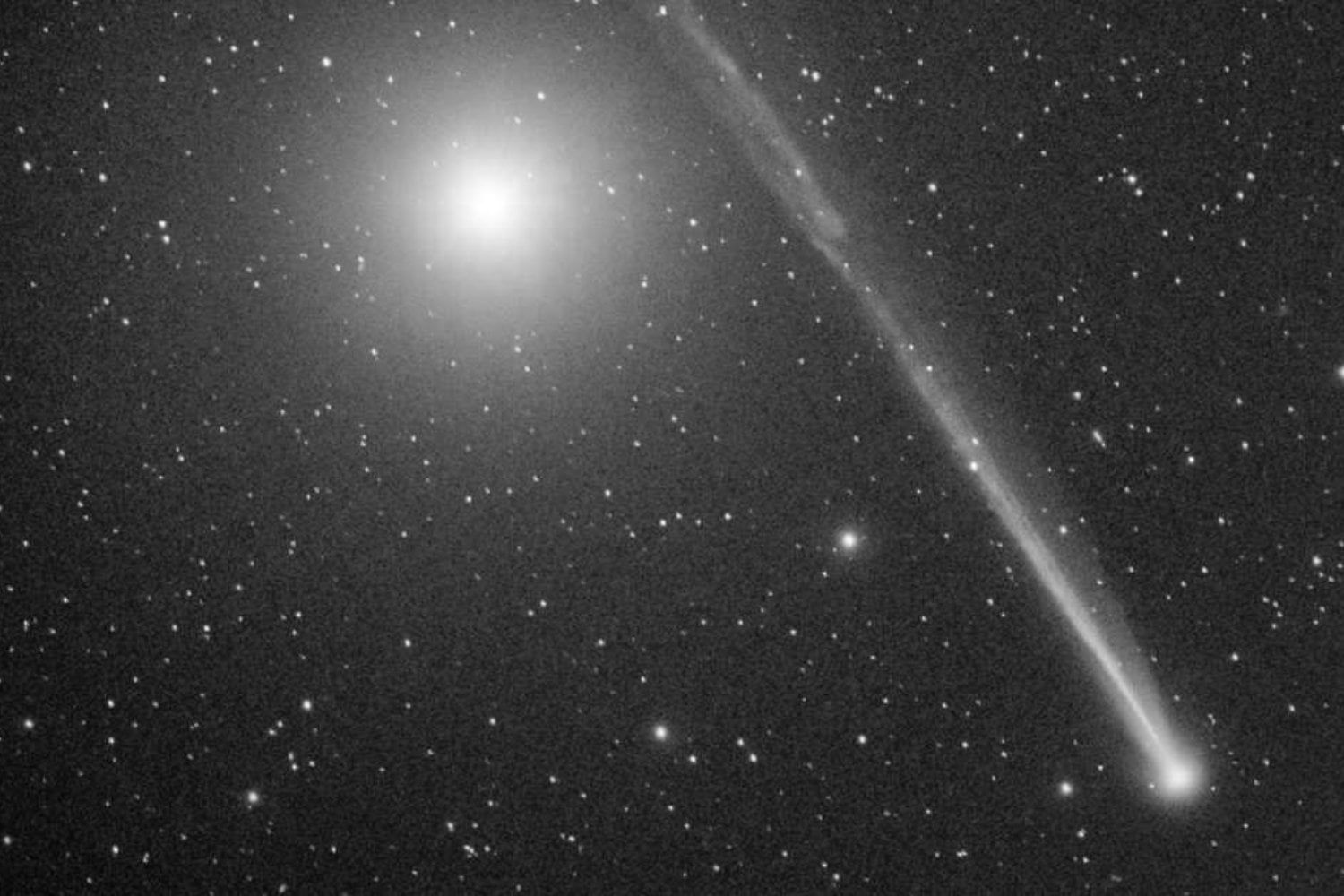 Un visitante que regresa cada 20 milenios: el cometa C/2025 R2 SWAN promete teñir el cielo de octubre con una cola nunca vista