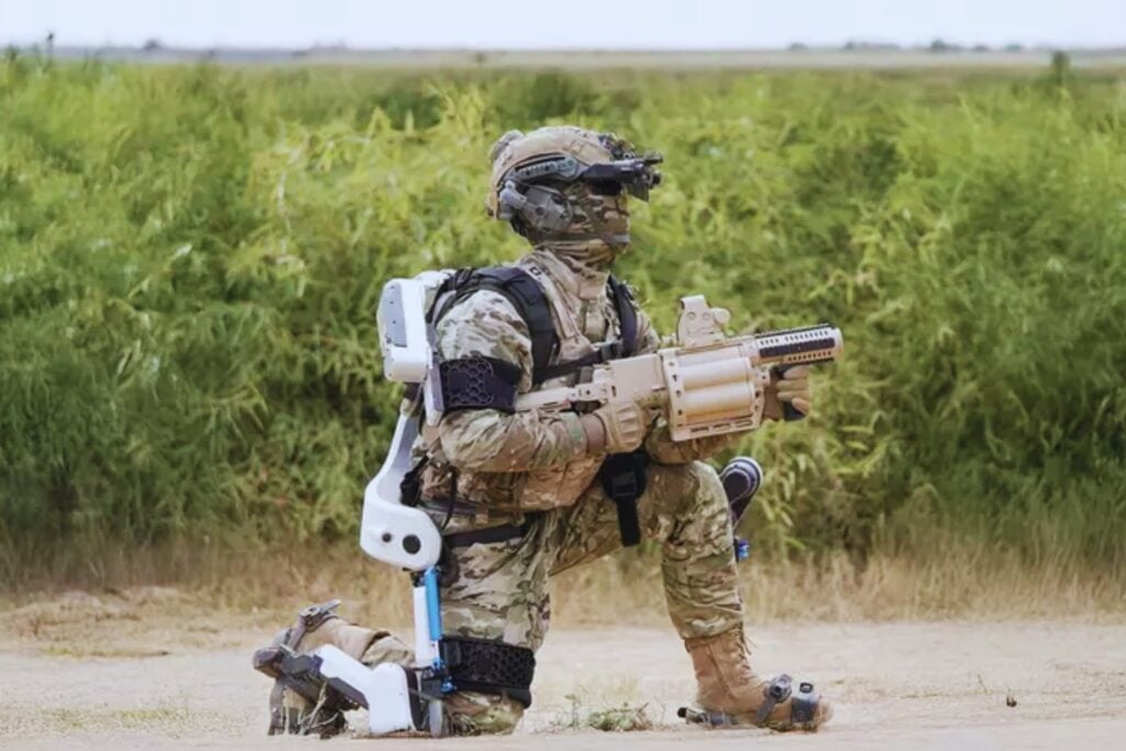 DiChina entrena a sus supersoldados. Los exoesqueletos que transforman a la infantería en máquinas de guerra inteligentes
