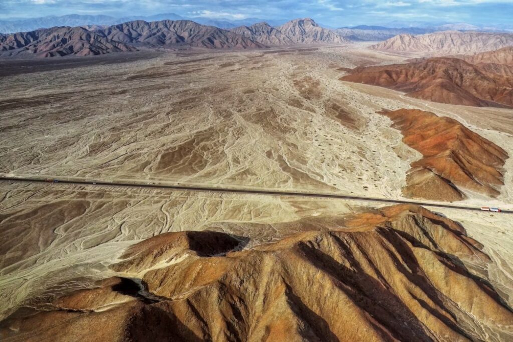 La inteligencia artificial logró en seis meses lo que un siglo de arqueología no pudo desvelar en el desierto de Nazca