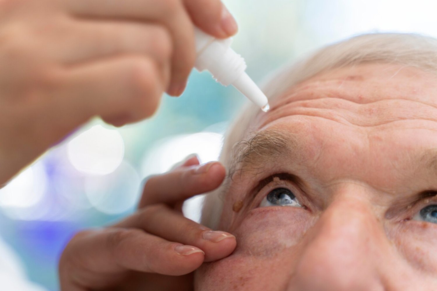Gotas que devuelven la vista: el colirio que promete 10 horas sin gafas