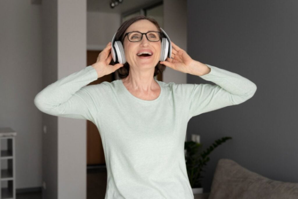 Escuchar música: el efecto oculto que transforma el cerebro y la salud