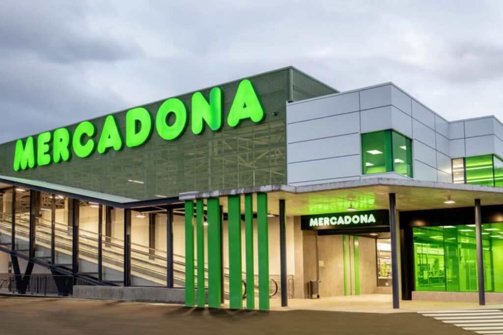 Mercadona se convierte en un actor clave en la recarga de coches eléctricos en España