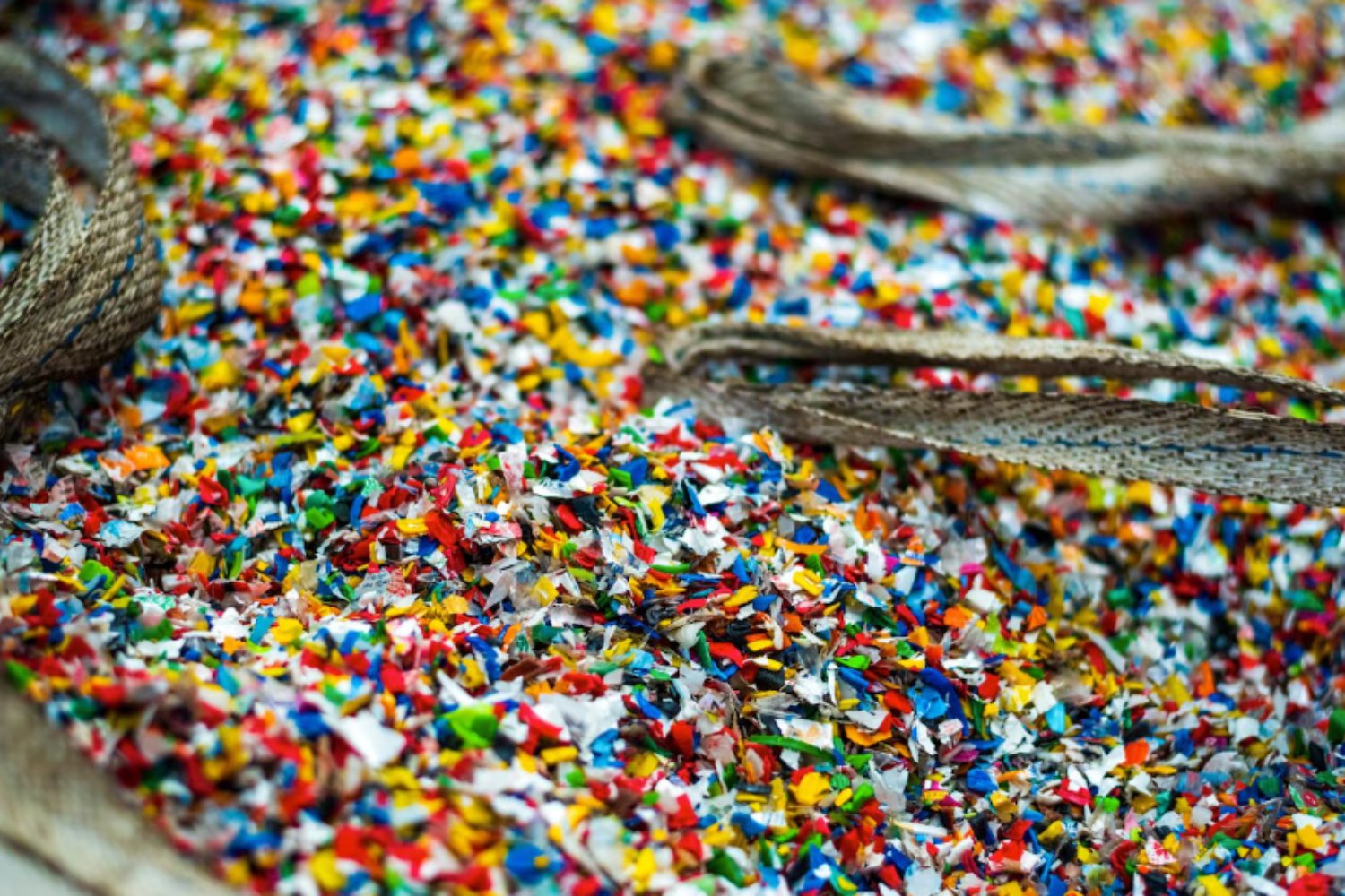 De residuo tóxico a herramienta climática: así funciona el material que convierte plásticos en captadores de CO₂