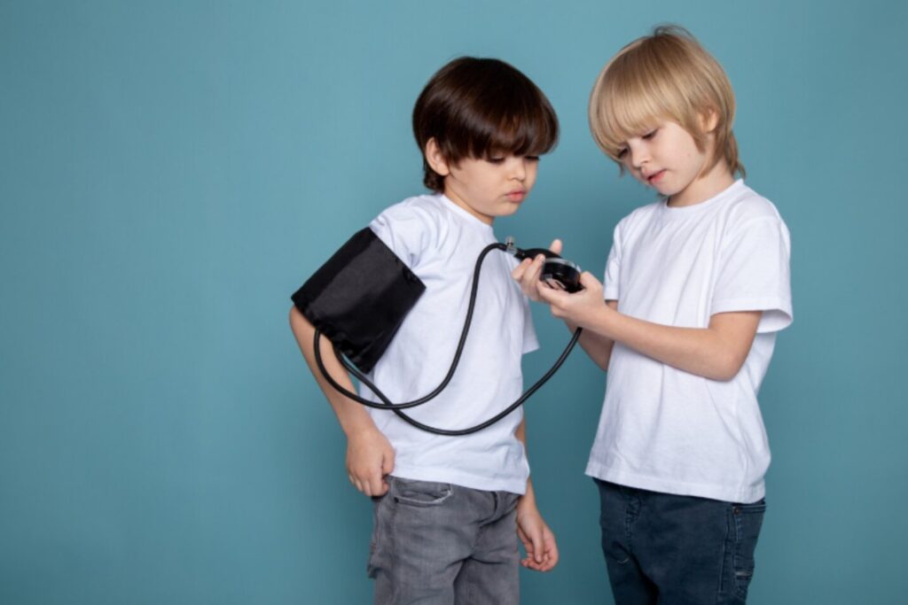 Presión alta en la infancia: el enemigo silencioso que daña el corazón a futuro