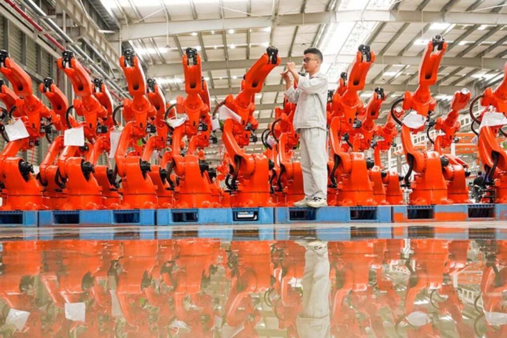 China apuesta por 280.000 robots al año: la nueva arma para seguir siendo la fábrica del mundo